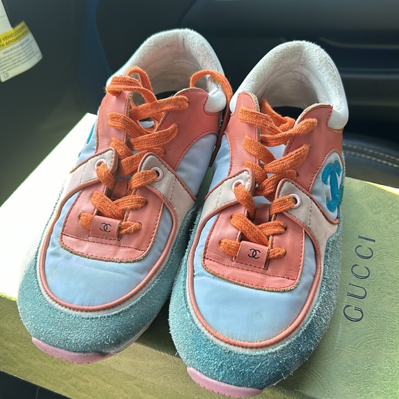 Authentic Chanel gym shoe as is - Picture 2 of 4